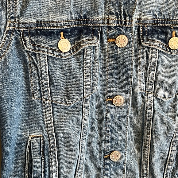 GAP Light Wash Blue Denim Jacket for Kids - Picture 5 of 6